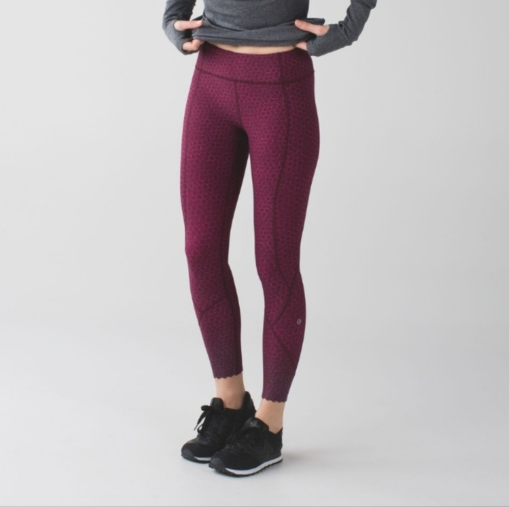Lululemon Tight Stuff Reflective Tights 7/8 Scalloped Hem Size 2 Star‎ Pixel